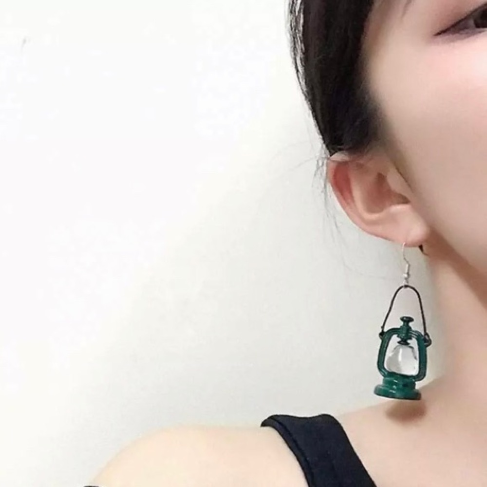 🏕Lantern camping dangle earrings NWT unique🏕 - Picture 6 of 6
